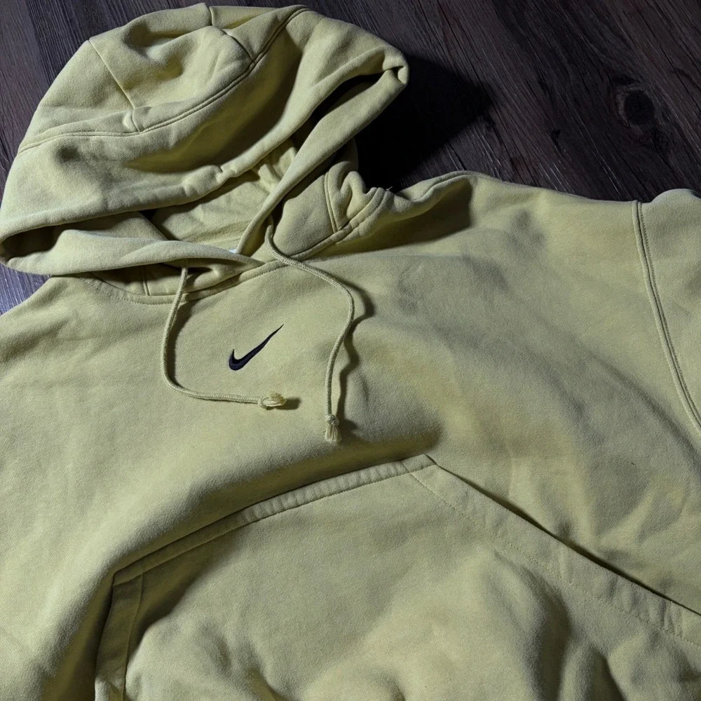 Nike flaws pictured